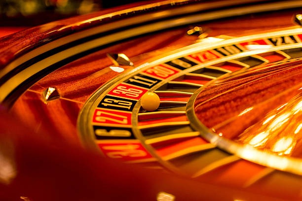 atom138 slot mobile app interface showing live football and casino options